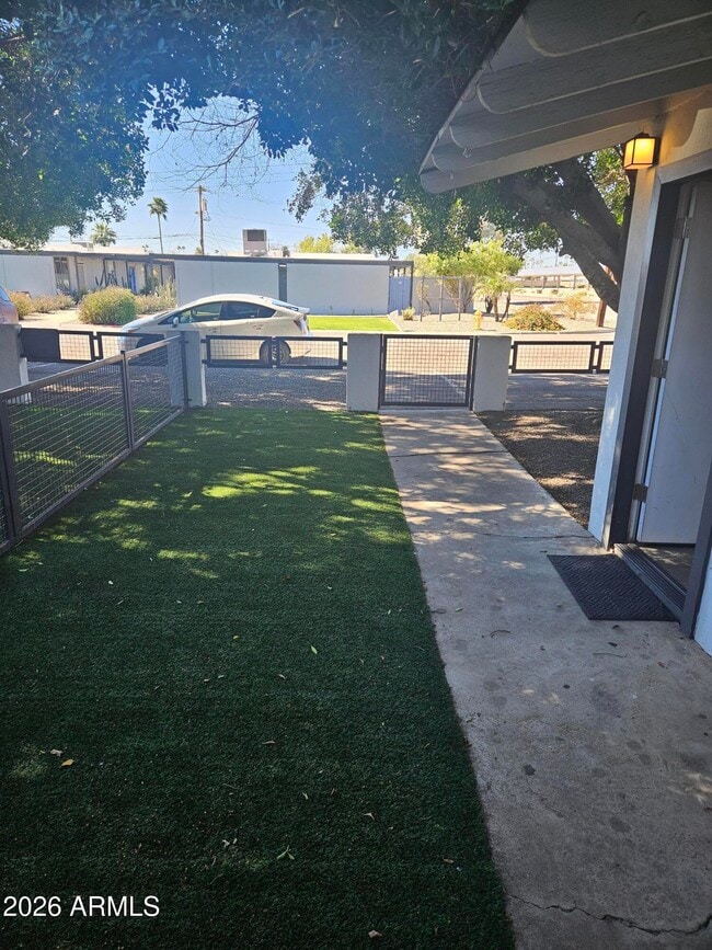 Building Photo - 780 W Coolidge St