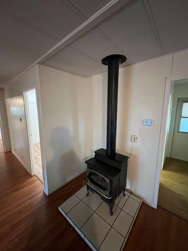 Building Photo - Magalia Home for rent, 1 car garage, 2 bed...