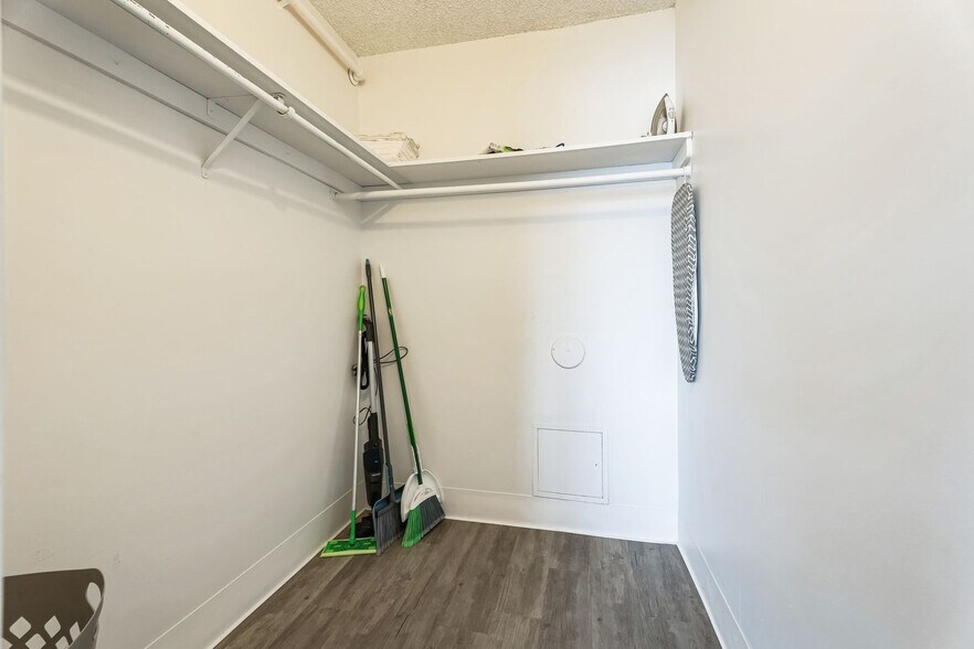Building Photo - 1711 Bellevue Ave