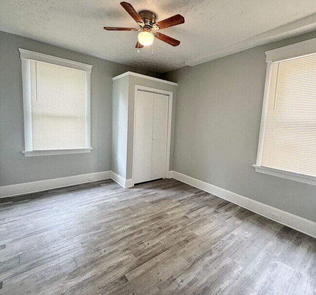 Building Photo - 1227 Ross Ave