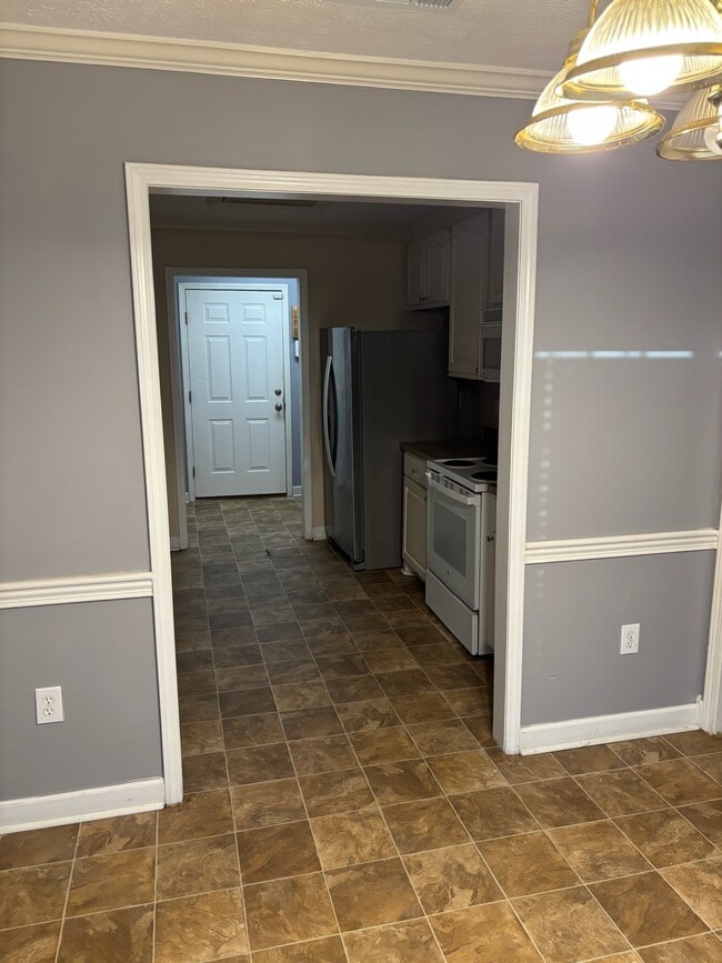 Building Photo - 237 Riverbend Dr