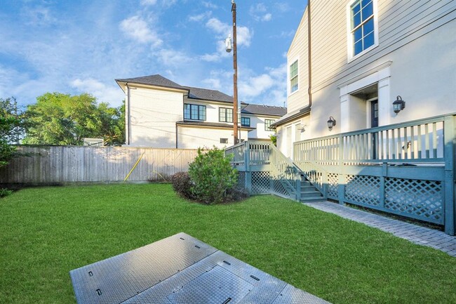Building Photo - 4005 Woodshire Vlg Ests