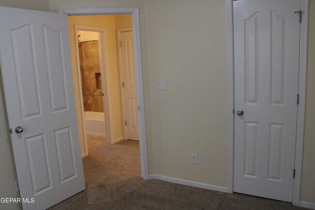 Building Photo - 12928 Hueco Pit Dr