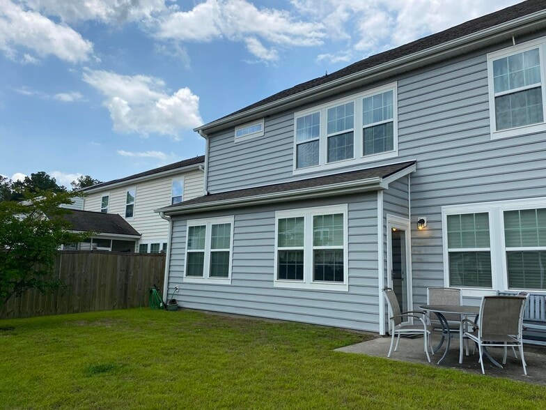 Back of House - 9824 English Elm St