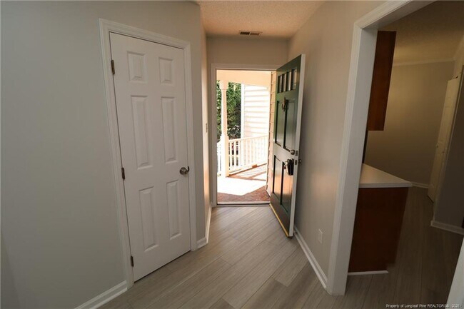Building Photo - 310 Riverwalk Cir