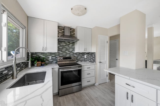 Building Photo - 383 Messina Dr