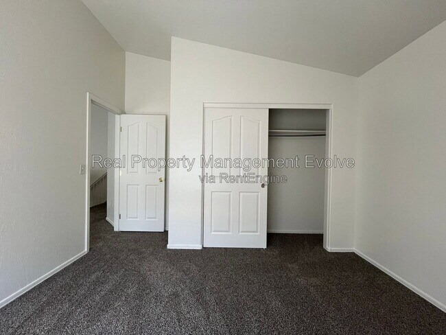 Building Photo - 7347 N 72nd Dr