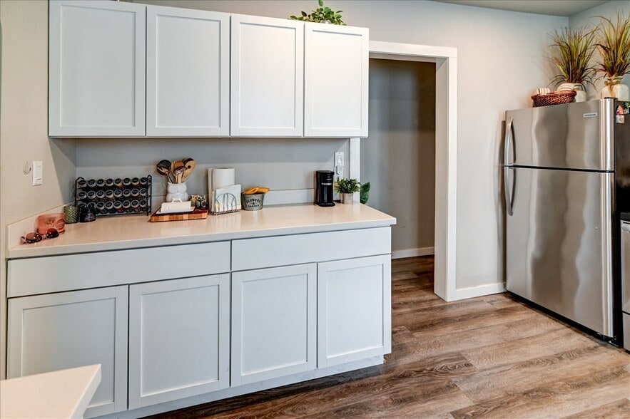 Building Photo - 205 S Fair Oaks Ave