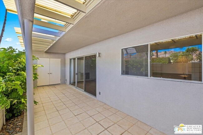 Building Photo - 483 E Avenida Granada
