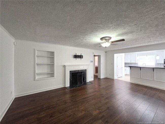 Building Photo - 216 Country Club Dr