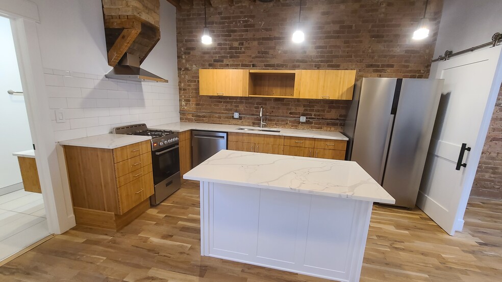 Kitchen - 2886 S Archer Ave