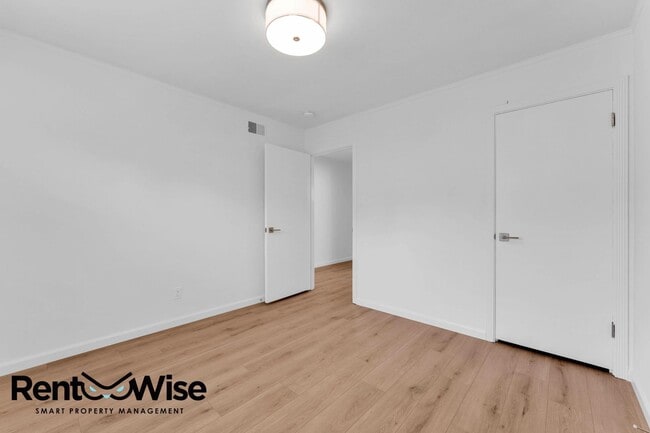 Building Photo - 110 Cuesta Dr