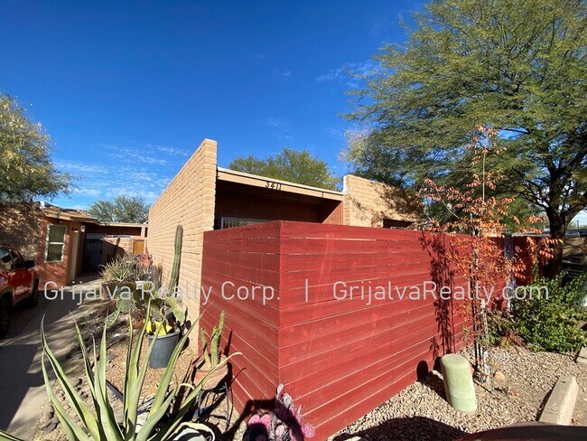 Building Photo - 3411 E Glenn St