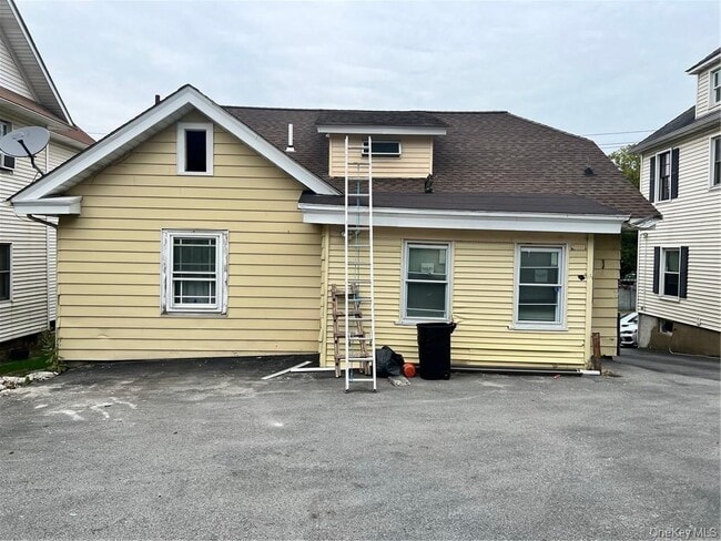 Building Photo - 65 Monhagen Ave