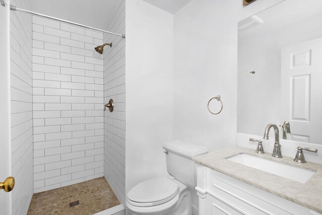 Building Photo - Large 4 Bedroom Home in Marymoor Hill