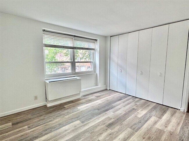 Building Photo - 210 N 17th St