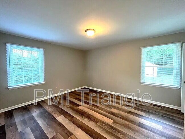 Building Photo - 3609 Lynn Rd