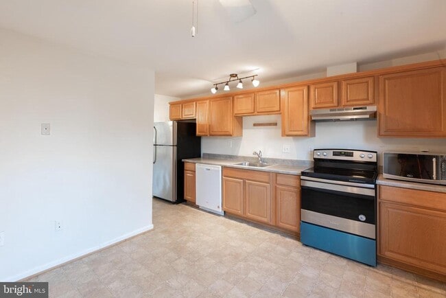 Building Photo - 8132 Sleepy View Ln