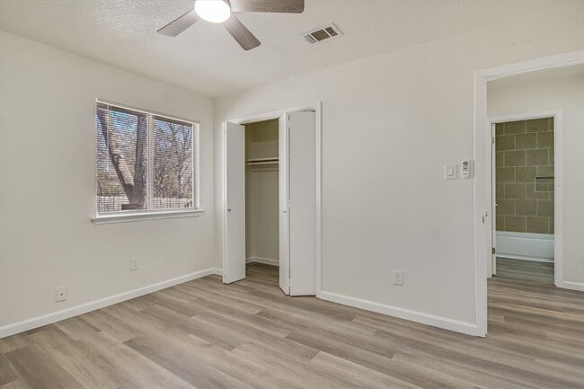 Building Photo - 1402 Waterloo Tr