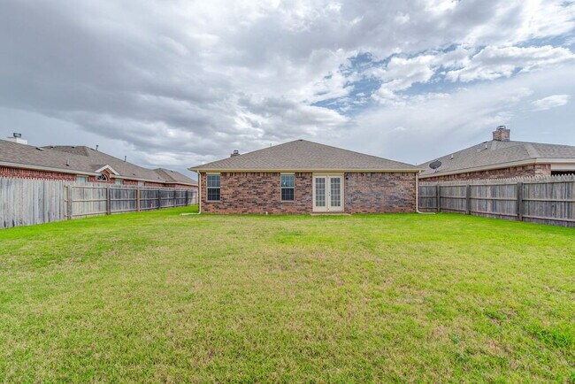 Building Photo - Spacious 4-Bedroom Gem in North Lubbock