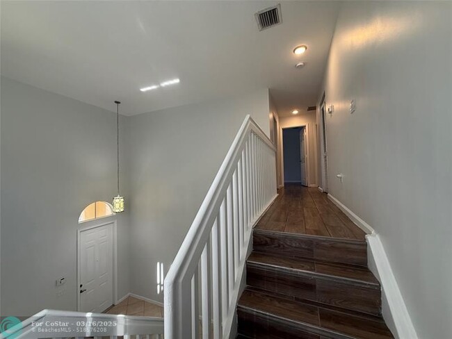 Building Photo - 15810 SW 48th Manor
