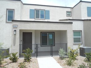 Building Photo - Modern 3-Bedroom With Open Floor Plan!