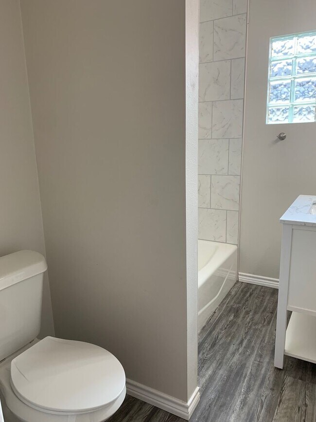 Building Photo - 4118 S Ong St