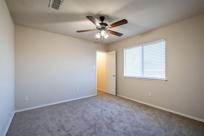 Building Photo - 228 Memory Dr