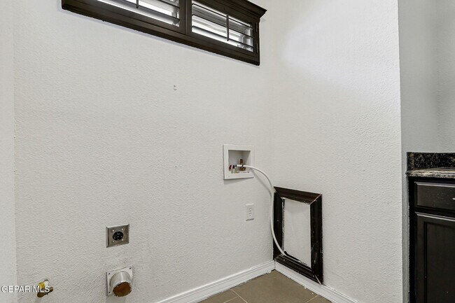 Building Photo - 13913 Golden Mesa Ct