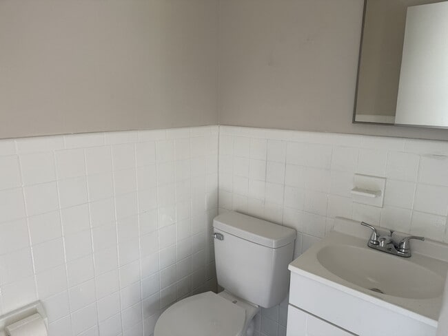 Building Photo - 118 N Linden Ave