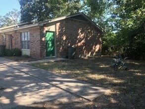 Building Photo - Bryan - 1 bedroom / 1 bath / 4plex