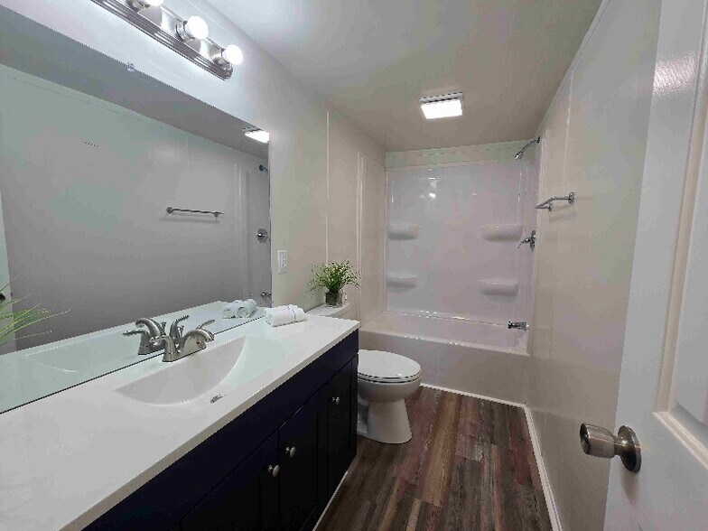 Building Photo - 415 Walker Dr