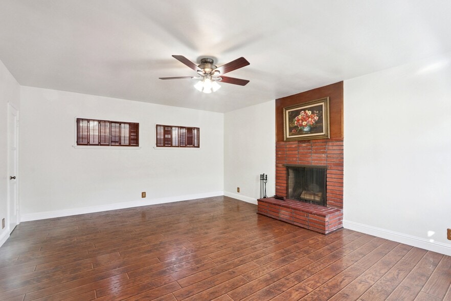 Building Photo - 8426 Alverstone Ave