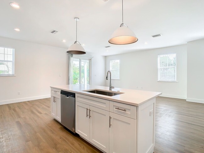Building Photo - Brand New Craftsman Style Constructed Town...