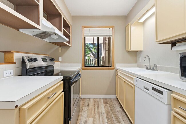 Building Photo - 514 Strachan Dr