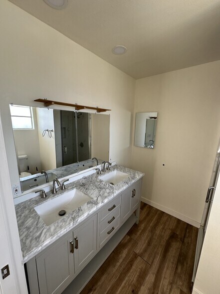 Building Photo - 1160 Chestnut St