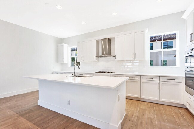 Building Photo - 5352 Sagan Ln