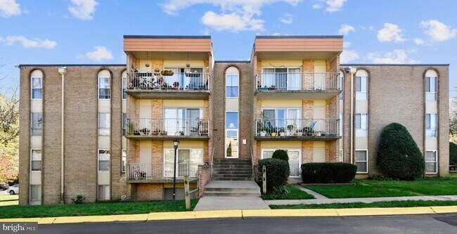Building Photo - 11915 Parklawn Dr