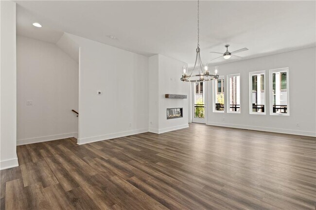 Building Photo - 1292 Chelsea Cir NW