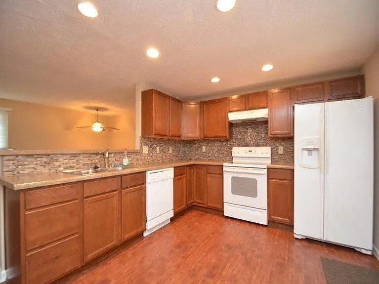 Building Photo - 7696 Devonwood Dr