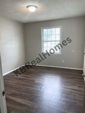 Building Photo - 6 E McKellar Ave