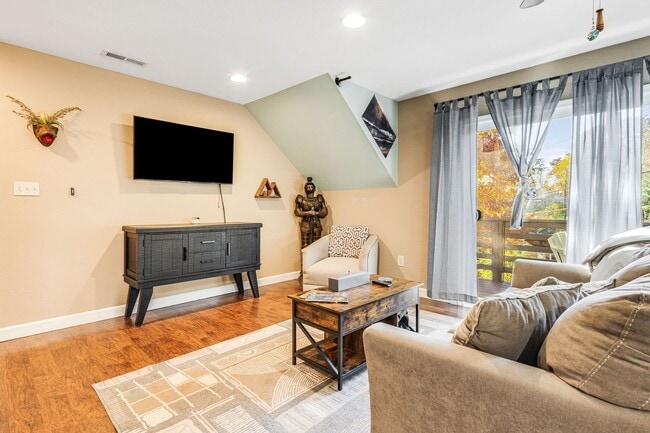 Building Photo - Cozy & Fully-Furnished West Asheville 2-Be...