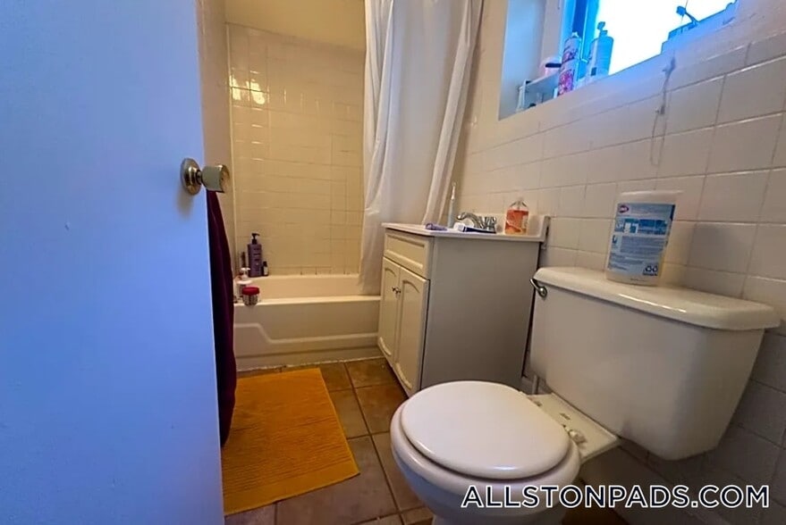 Building Photo - 11 Barrows St