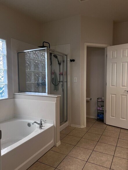 Building Photo - 41 Willow Trace Ct