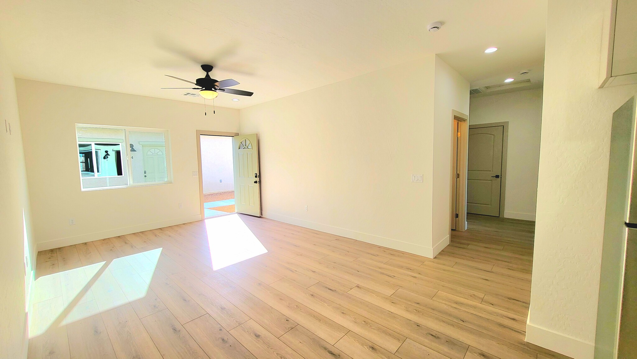 Building Photo - 1271 S Dandelion St