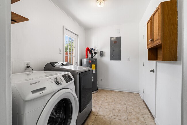 Building Photo - 1724 Placid Ct