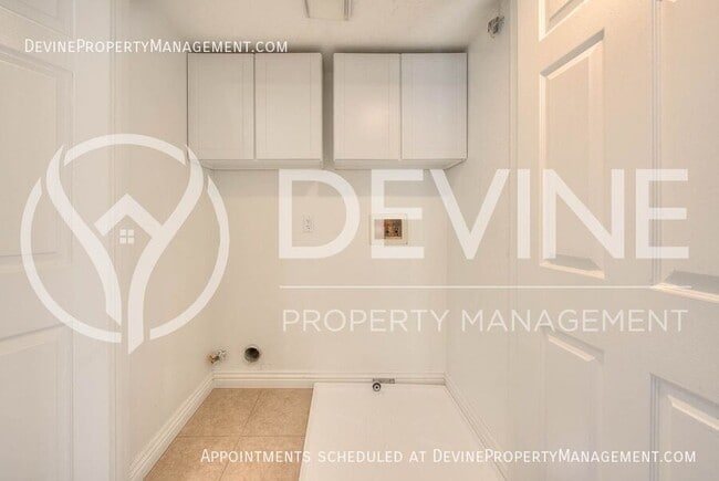 Building Photo - 7338 Greenhaven-Unit 66