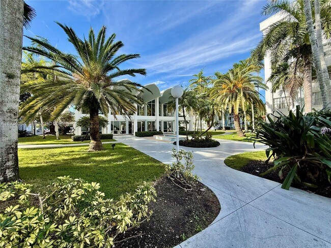 Building Photo - 492 NW 165th St