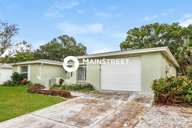 Building Photo - 3 Bedroom Pet-Friendly Home in Port Richey...