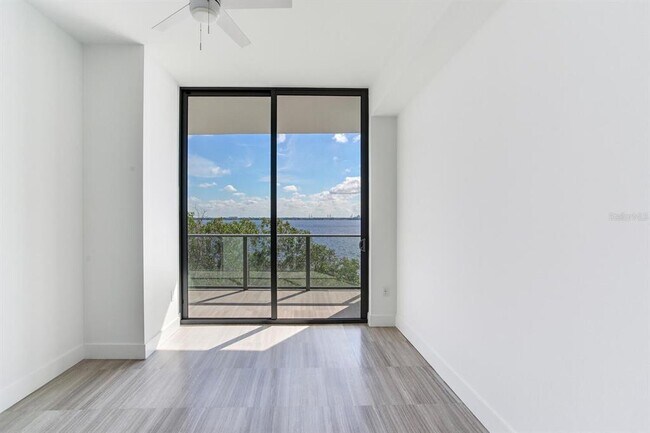 Building Photo - 2912 W Santiago St